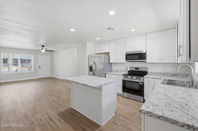 9001 W CINNABAR Avenue, Peoria, AZ 85345