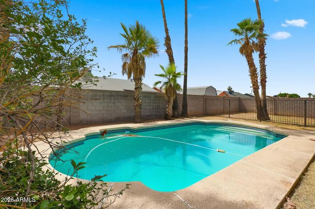 9001 W CINNABAR Avenue, Peoria, AZ 85345