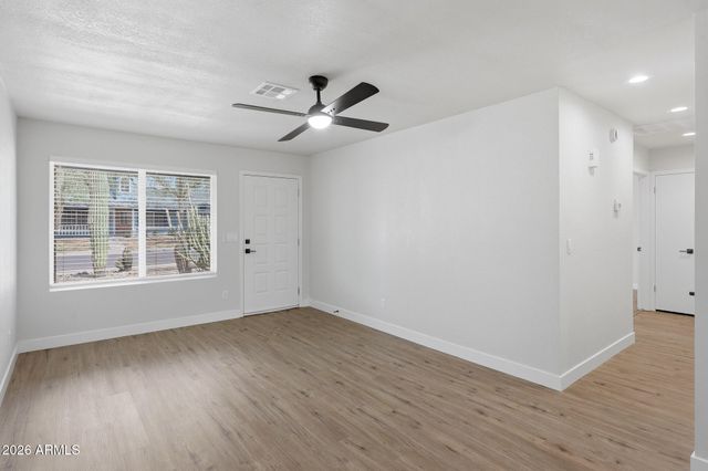 9001 W CINNABAR Avenue, Peoria, AZ 85345