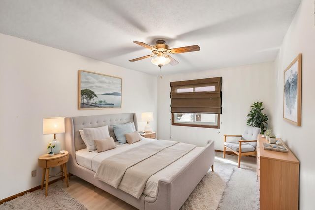 2511 Rose Avenue E, Maplewood, MN 55119