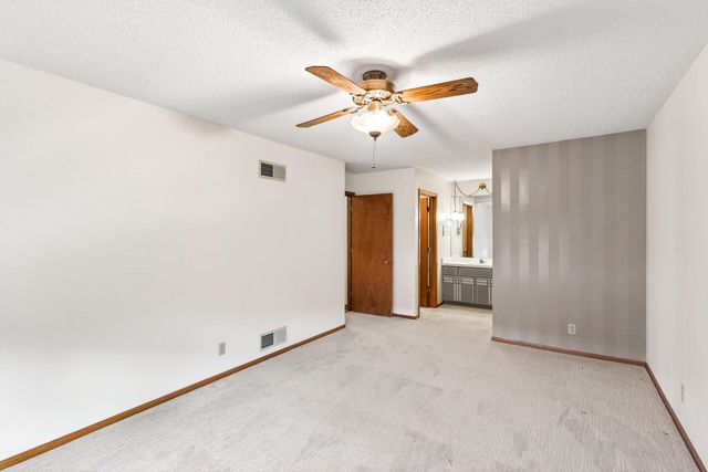 2511 Rose Avenue E, Maplewood, MN 55119