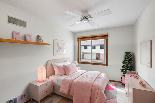 2511 Rose Avenue E, Maplewood, MN 55119