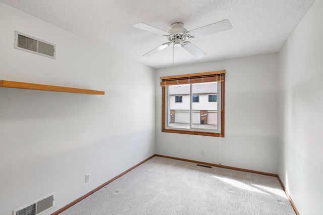 2511 Rose Avenue E, Maplewood, MN 55119