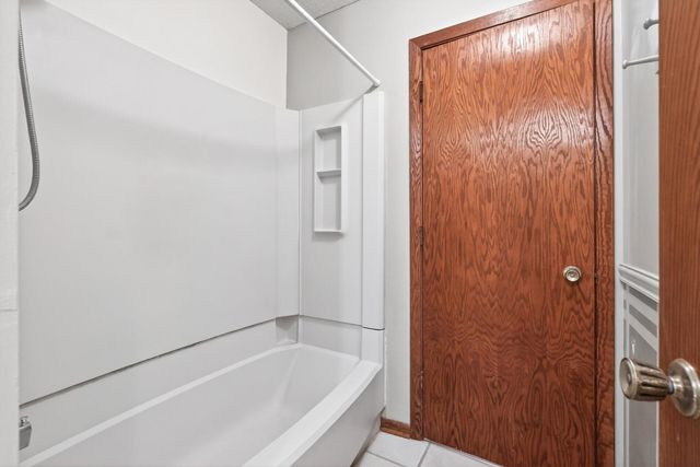 2511 Rose Avenue E, Maplewood, MN 55119