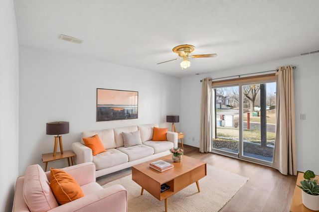 2511 Rose Avenue E, Maplewood, MN 55119