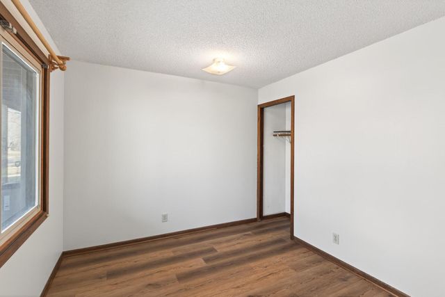 2511 Rose Avenue E, Maplewood, MN 55119