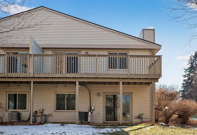 2511 Rose Avenue E, Maplewood, MN 55119