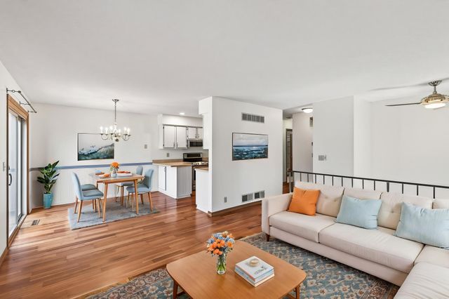 2511 Rose Avenue E, Maplewood, MN 55119