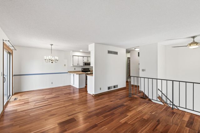 2511 Rose Avenue E, Maplewood, MN 55119