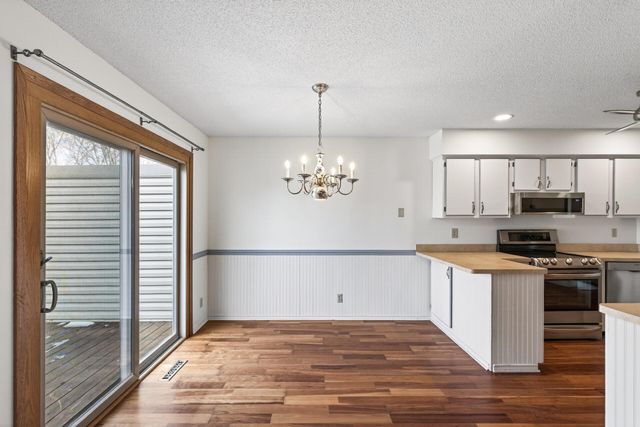 2511 Rose Avenue E, Maplewood, MN 55119