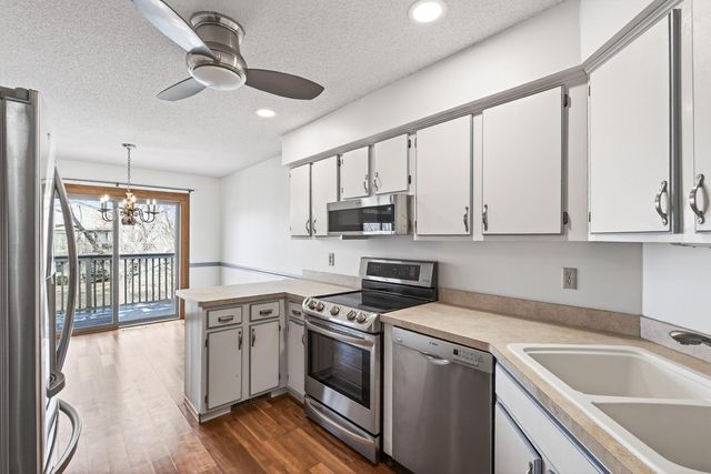 2511 Rose Avenue E, Maplewood, MN 55119