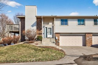 2511 Rose Avenue E, Maplewood, MN 55119