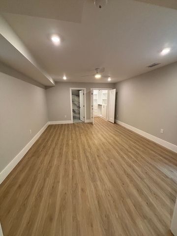 17 Bond St A, Somerville, MA 02145