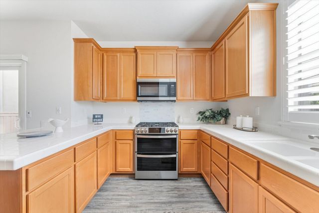 42 Huddlestone Cir, Roseville, CA 95661