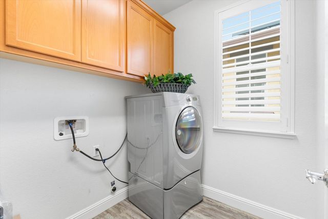 42 Huddlestone Cir, Roseville, CA 95661