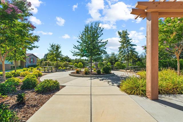42 Huddlestone Cir, Roseville, CA 95661