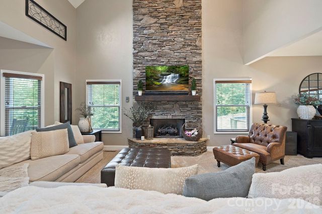 21 School House Road, Pisgah Forest, NC 28768