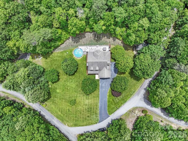 21 School House Road, Pisgah Forest, NC 28768