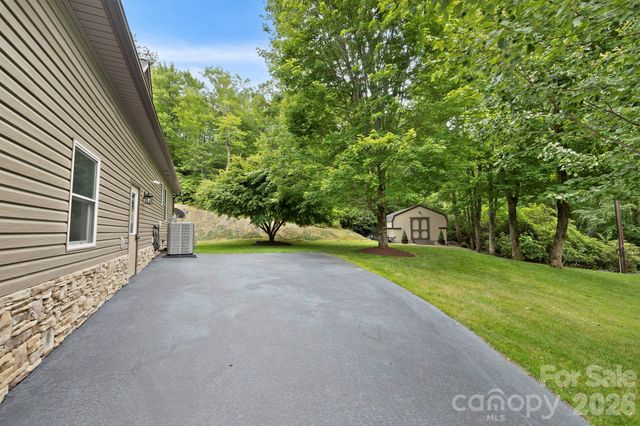 21 School House Road, Pisgah Forest, NC 28768