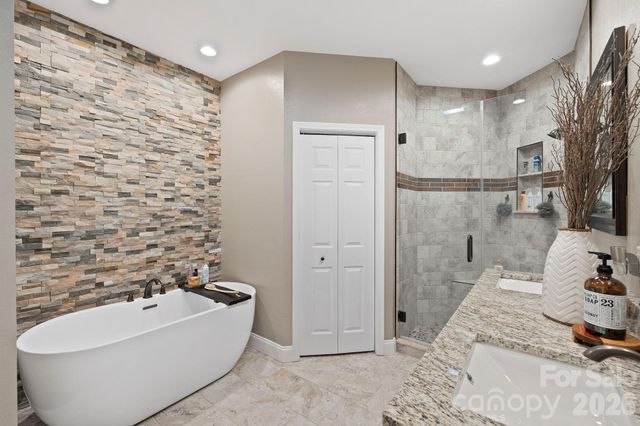 21 School House Road, Pisgah Forest, NC 28768
