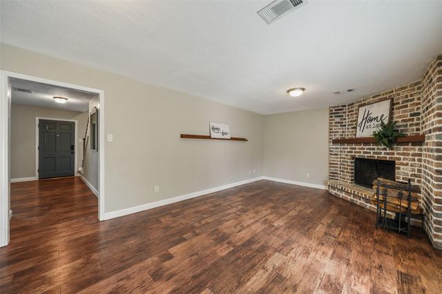 301 Mimosa Drive, Hitchcock, TX 77563