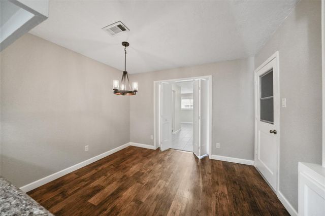 301 Mimosa Drive, Hitchcock, TX 77563