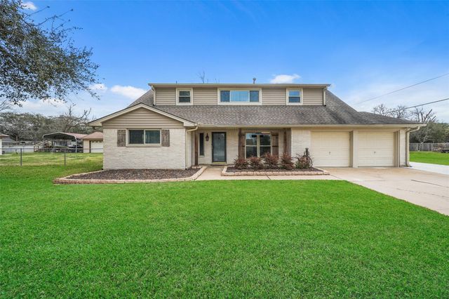 301 Mimosa Drive, Hitchcock, TX 77563