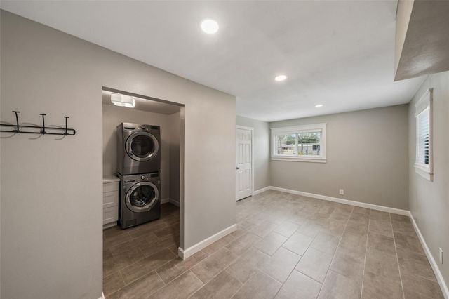 301 Mimosa Drive, Hitchcock, TX 77563