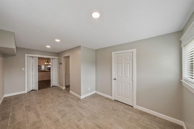 301 Mimosa Drive, Hitchcock, TX 77563