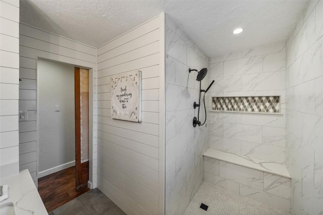 301 Mimosa Drive, Hitchcock, TX 77563