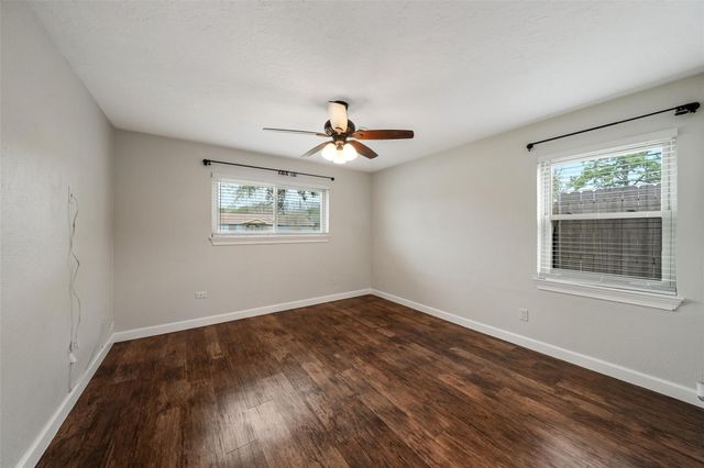 301 Mimosa Drive, Hitchcock, TX 77563