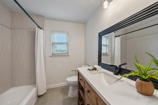 301 Mimosa Drive, Hitchcock, TX 77563