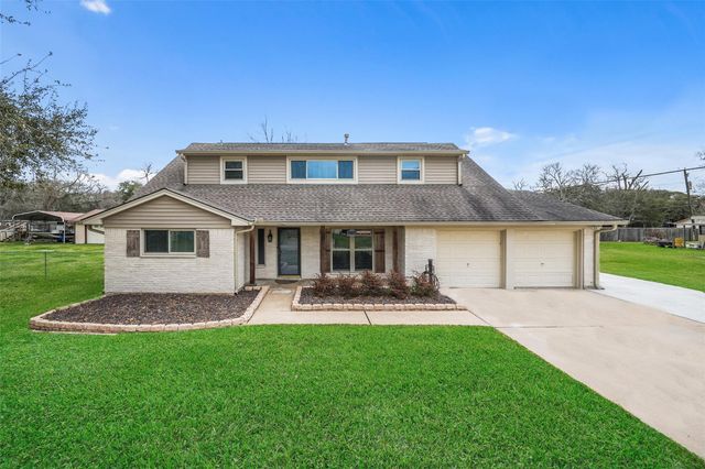 301 Mimosa Drive, Hitchcock, TX 77563