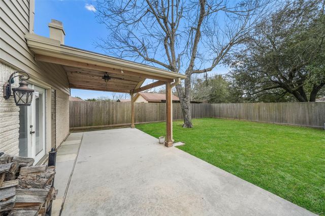 301 Mimosa Drive, Hitchcock, TX 77563