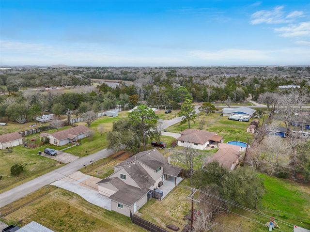 301 Mimosa Drive, Hitchcock, TX 77563