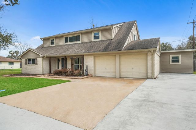 301 Mimosa Drive, Hitchcock, TX 77563