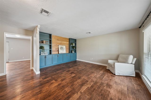 301 Mimosa Drive, Hitchcock, TX 77563