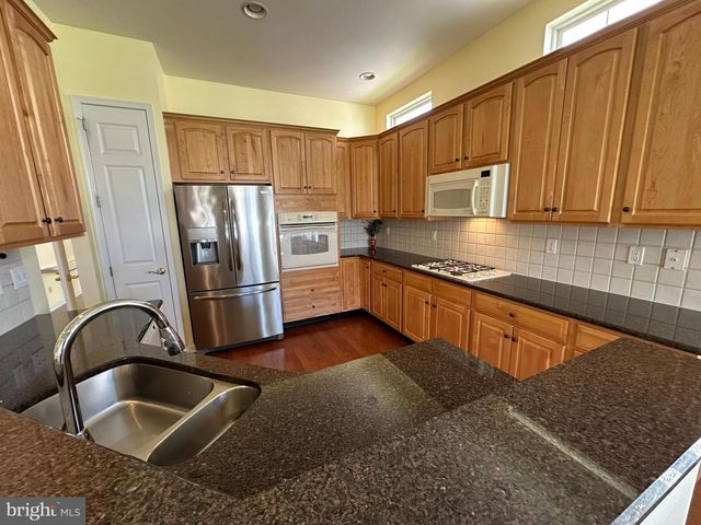 35 GALILEO DR, Cranbury, NJ 08512