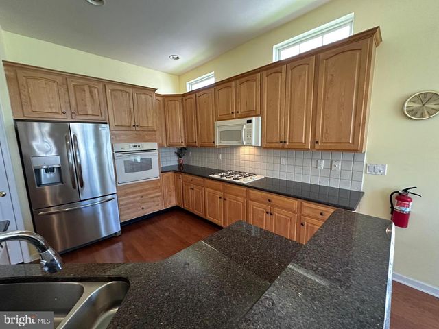 35 GALILEO DR, Cranbury, NJ 08512