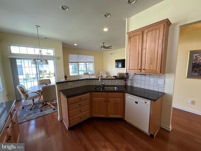 35 GALILEO DR, Cranbury, NJ 08512