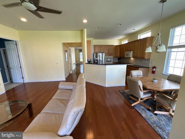 35 GALILEO DR, Cranbury, NJ 08512