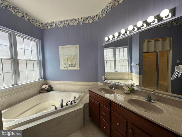 35 GALILEO DR, Cranbury, NJ 08512