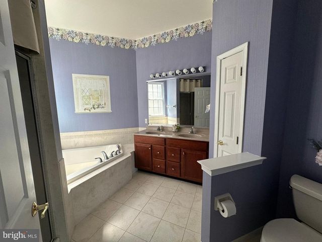 35 GALILEO DR, Cranbury, NJ 08512