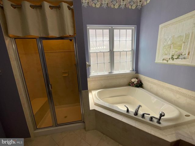 35 GALILEO DR, Cranbury, NJ 08512