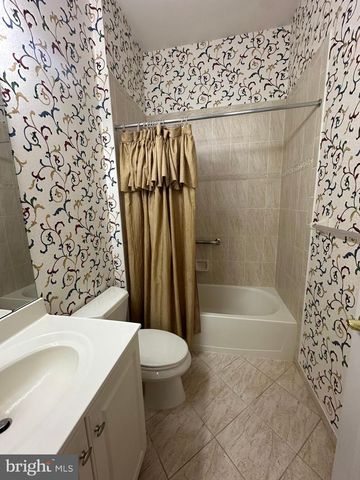 35 GALILEO DR, Cranbury, NJ 08512