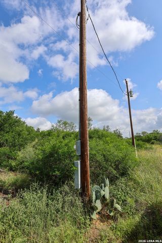8711 County Road 1301, Moore, TX 78057