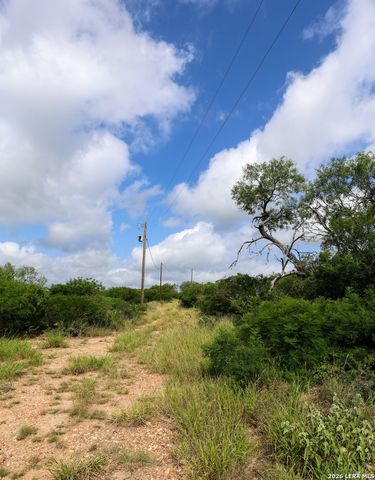 8711 County Road 1301, Moore, TX 78057