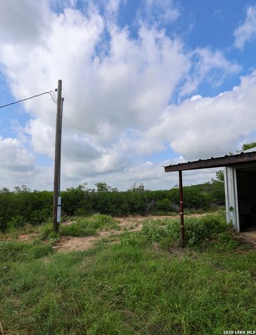 8711 County Road 1301, Moore, TX 78057