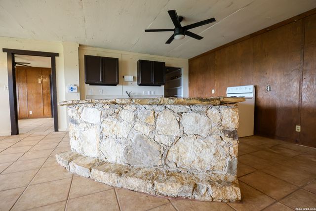 8711 County Road 1301, Moore, TX 78057
