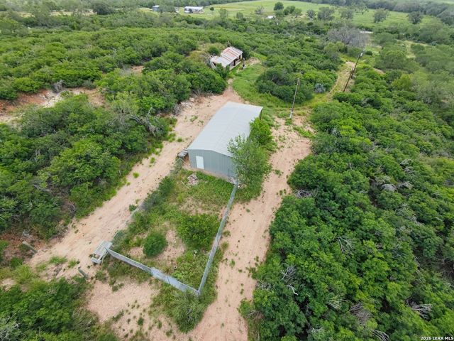 8711 County Road 1301, Moore, TX 78057
